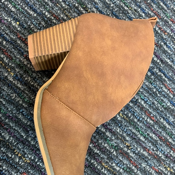 Rust V cut block heel - Picture 6 of 8